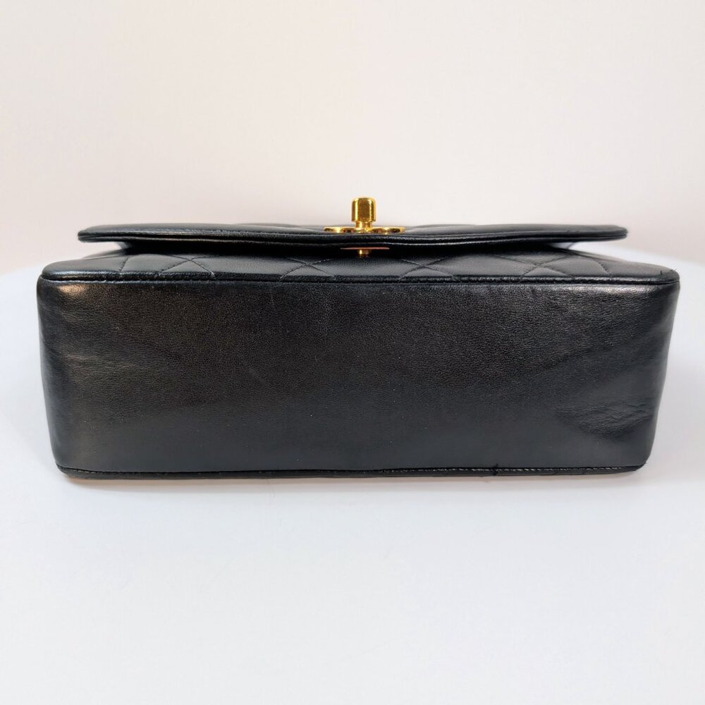 Chanel Vintage Black Medium Diana Quilted Lambskin Flap Bag - Picture 7 of 16